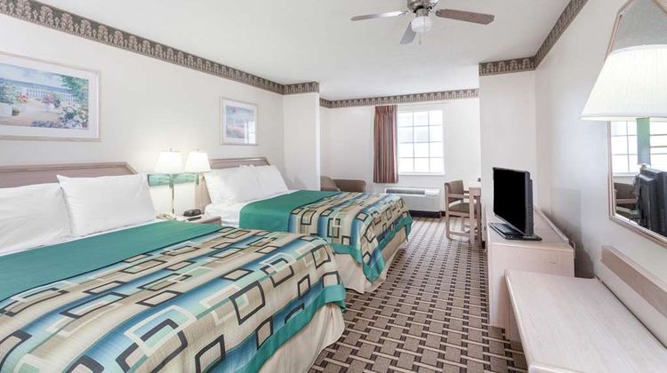 Days Inn and Suites Huntsville Room