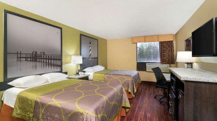 Super 8 Raleigh North East Room