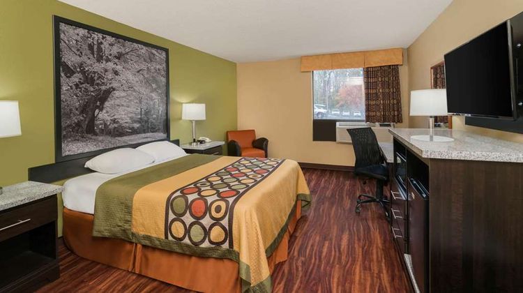 Super 8 Raleigh North East Room