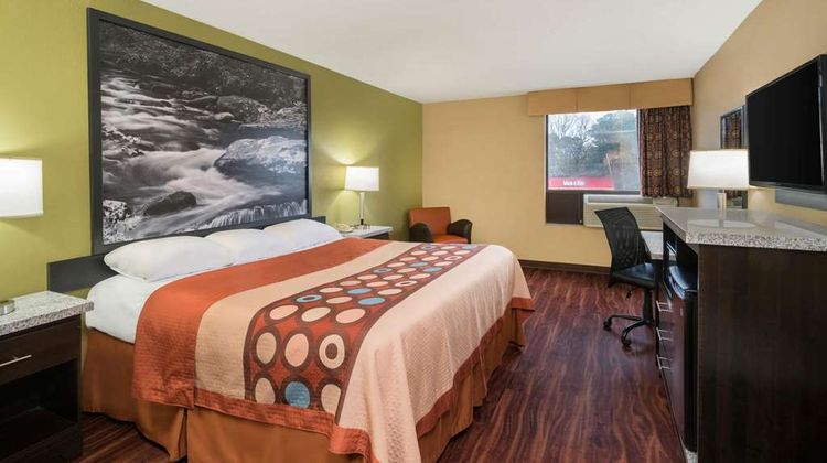 Super 8 Raleigh North East Room
