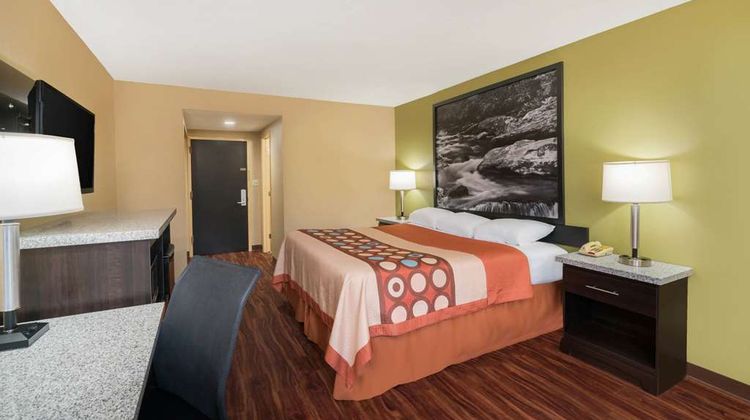 Super 8 Raleigh North East Room