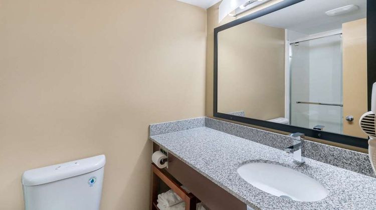 Super 8 Raleigh North East Room