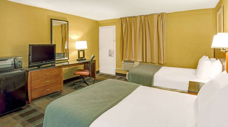 <b>Travelodge Silver Spring Room</b>. Images powered by <a href="https://iceportal.shijigroup.com/" title="IcePortal" target="_blank">IcePortal</a>.