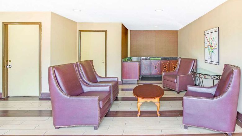 <b>Travelodge Silver Spring Lobby</b>. Images powered by <a href="https://iceportal.shijigroup.com/" title="IcePortal" target="_blank">IcePortal</a>.
