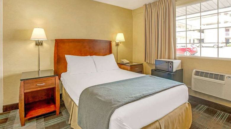 <b>Travelodge Silver Spring Room</b>. Images powered by <a href="https://iceportal.shijigroup.com/" title="IcePortal" target="_blank">IcePortal</a>.