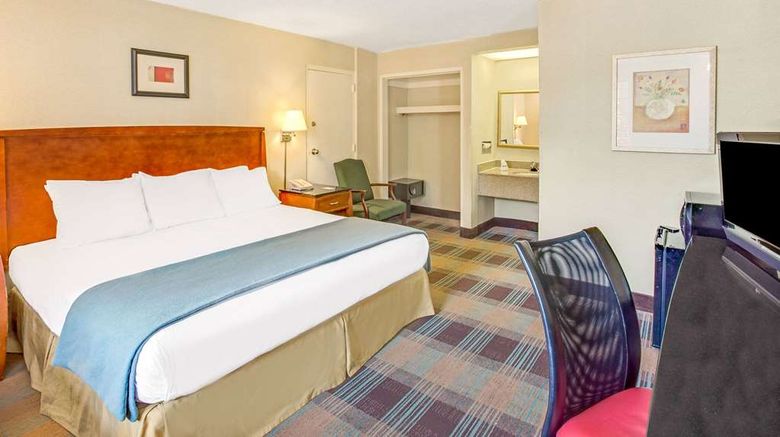 <b>Travelodge Silver Spring Room</b>. Images powered by <a href="https://iceportal.shijigroup.com/" title="IcePortal" target="_blank">IcePortal</a>.