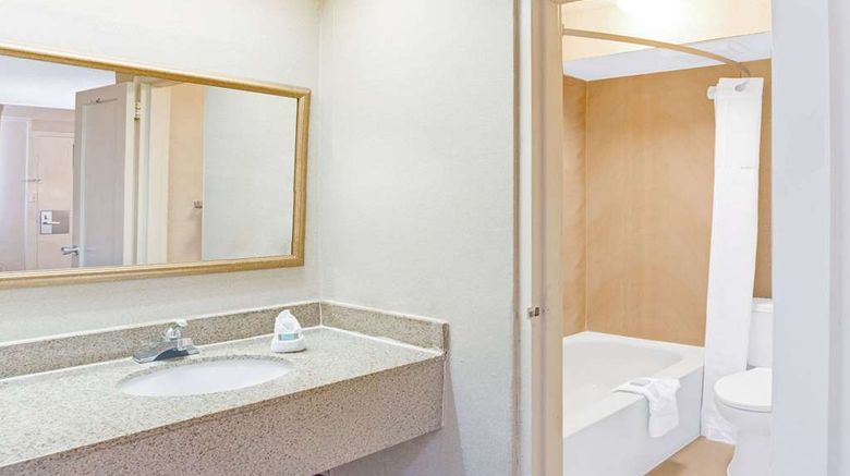 <b>Travelodge Silver Spring Room</b>. Images powered by <a href="https://iceportal.shijigroup.com/" title="IcePortal" target="_blank">IcePortal</a>.