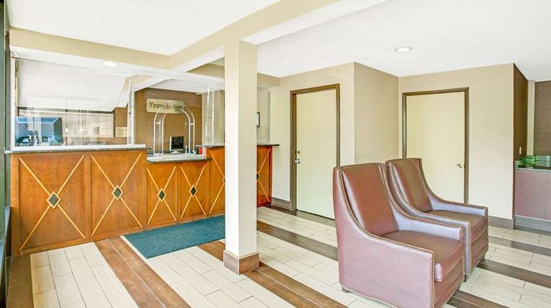 <b>Travelodge Silver Spring Lobby</b>. Images powered by <a href="https://iceportal.shijigroup.com/" title="IcePortal" target="_blank">IcePortal</a>.