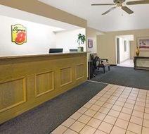 Super 8 Windsor Lobby