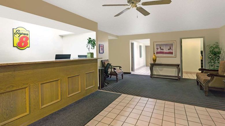 <b>Super 8 Windsor Lobby</b>. Images powered by <a href="https://iceportal.shijigroup.com/" title="IcePortal" target="_blank">IcePortal</a>.