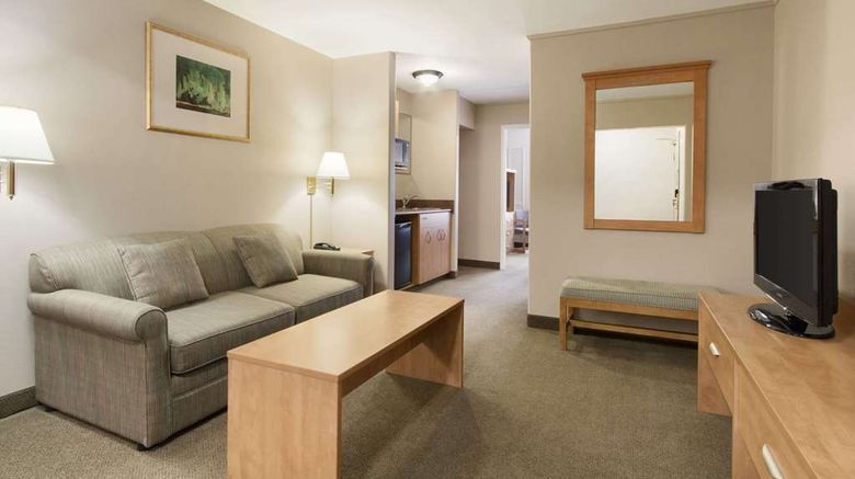 <b>Days Inn & Suites Thunder Bay Room</b>. Images powered by <a href="https://iceportal.shijigroup.com/" title="IcePortal" target="_blank">IcePortal</a>.