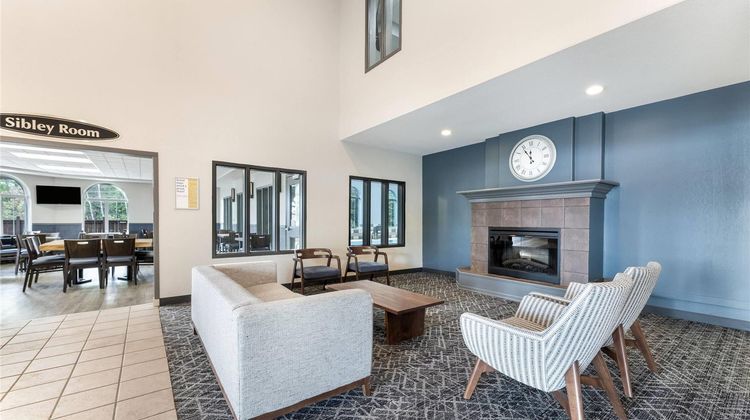 Days Inn & Suites Thunder Bay Lobby
