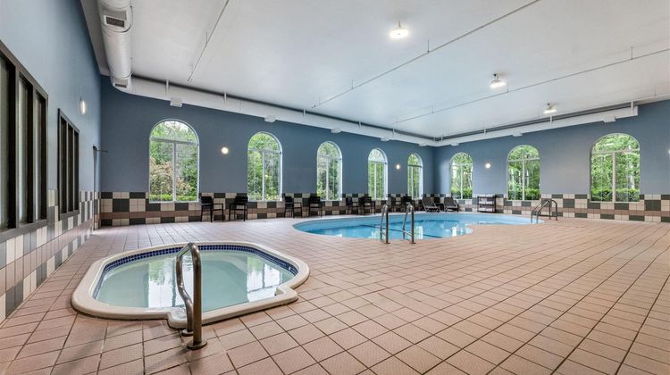 Days Inn & Suites Thunder Bay Pool