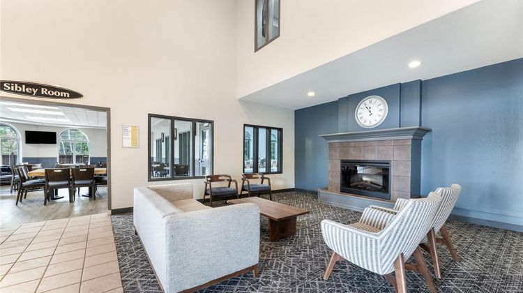 Days Inn & Suites Thunder Bay Lobby