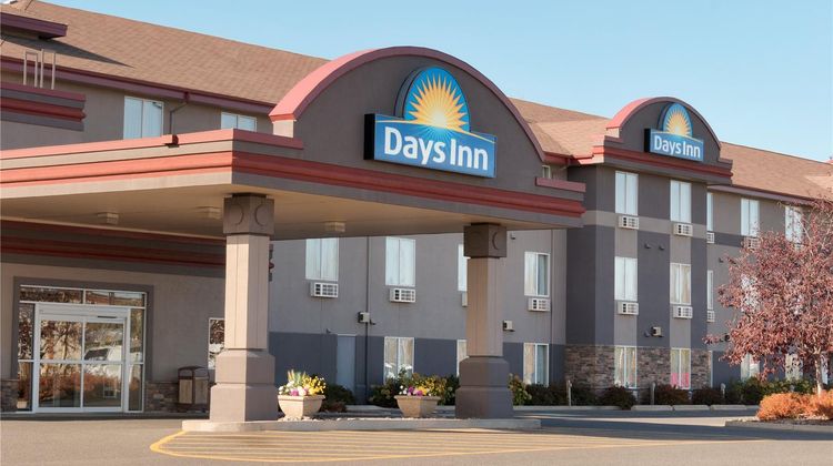 Days Inn & Suites Thunder Bay Exterior