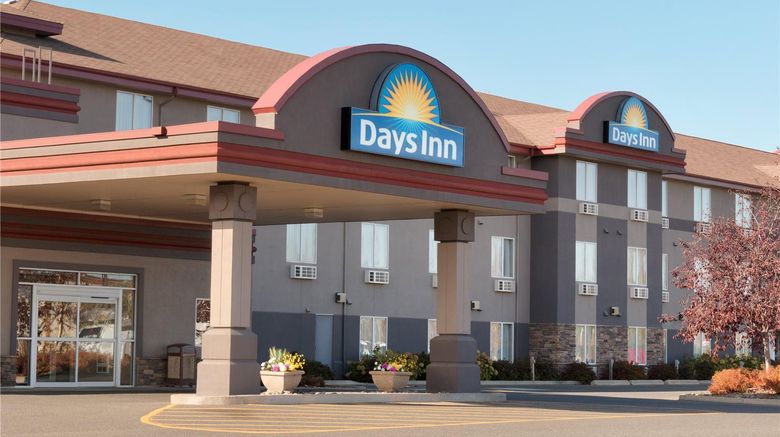 Days Inn  and  Suites Thunder Bay Exterior. Images powered by <a href="https://iceportal.shijigroup.com" target="_blank" rel="noopener">Ice Portal</a>.