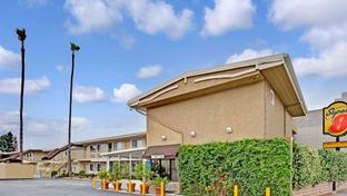 Super 8 Los Angeles-Culver City Area