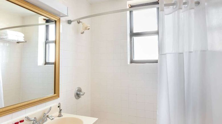<b>Ramada Jersey City Room</b>. Images powered by <a href="https://iceportal.shijigroup.com/" title="IcePortal" target="_blank">IcePortal</a>.