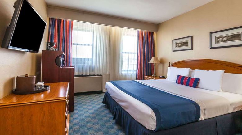 <b>Ramada Jersey City Room</b>. Images powered by <a href="https://iceportal.shijigroup.com/" title="IcePortal" target="_blank">IcePortal</a>.