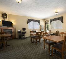 Howard Johnson Express Inn Leavenworth Lobby