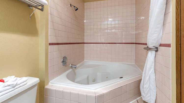 Howard Johnson Express Inn Leavenworth Room