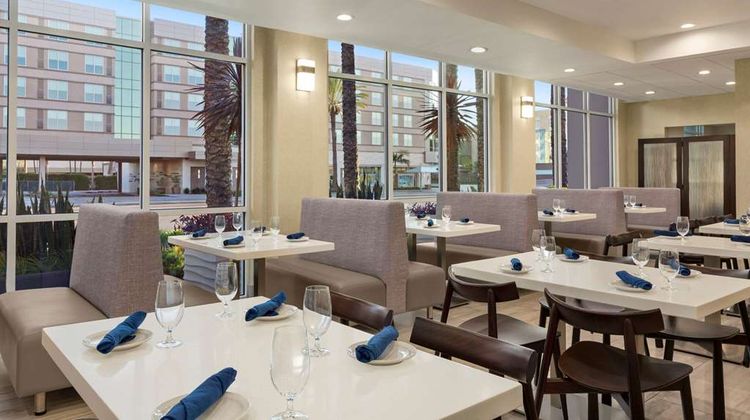Wyndham Anaheim Restaurant