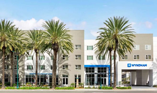 Wyndham Anaheim Exterior