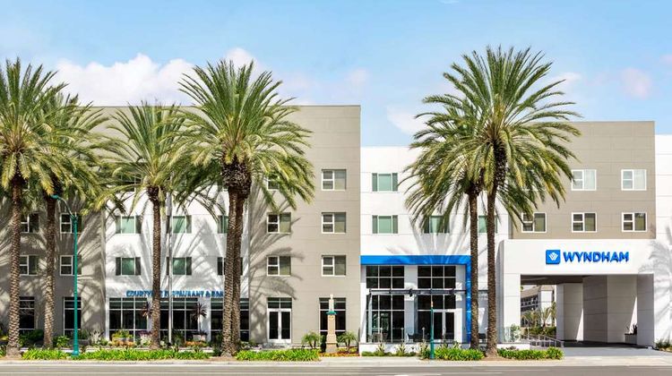 Wyndham Anaheim Exterior