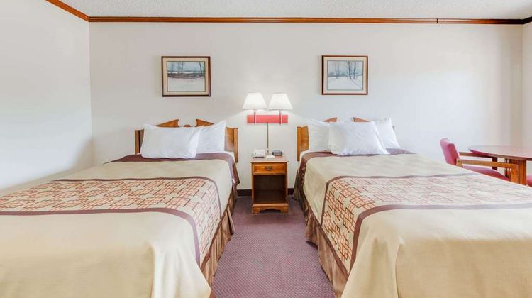 Days Inn Monett Room