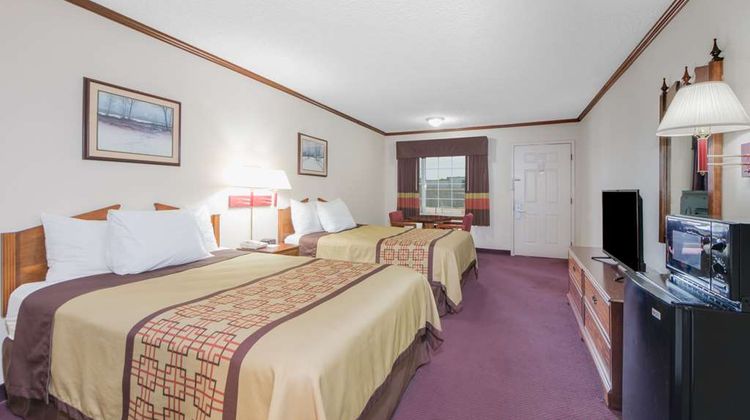 Days Inn Monett Room