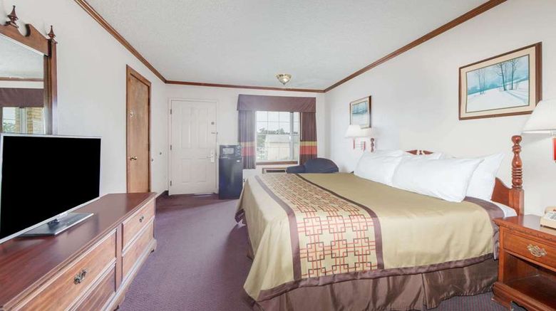 <b>Days Inn Monett Room</b>. Images powered by <a href="https://iceportal.shijigroup.com/" title="IcePortal" target="_blank">IcePortal</a>.