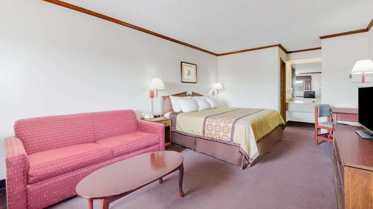 Days Inn Monett Room
