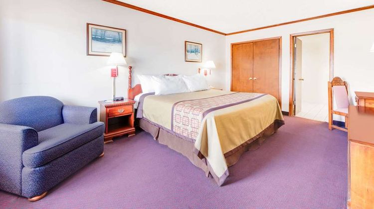 Days Inn Monett Room