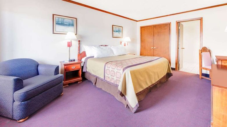<b>Days Inn Monett Room</b>. Images powered by <a href="https://iceportal.shijigroup.com/" title="IcePortal" target="_blank">IcePortal</a>.