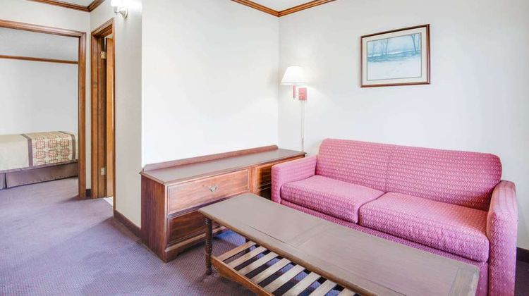 Days Inn Monett Suite