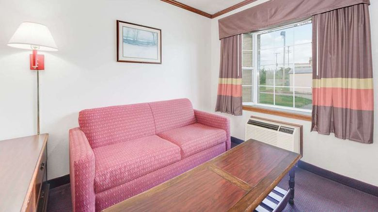 <b>Days Inn Monett Suite</b>. Images powered by <a href="https://iceportal.shijigroup.com/" title="IcePortal" target="_blank">IcePortal</a>.