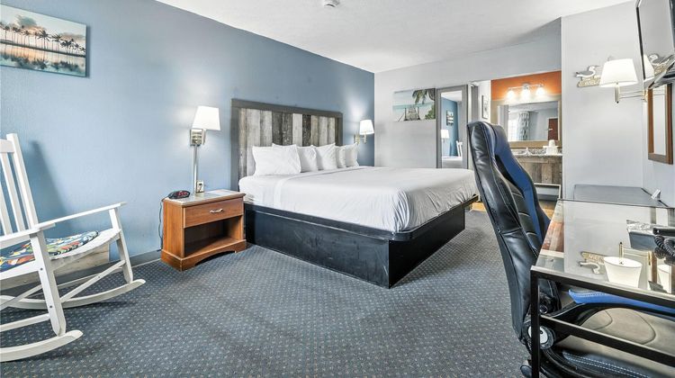 Days Inn & Suites Terre Haute Room