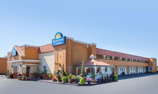 Days Inn & Suites Terre Haute Exterior