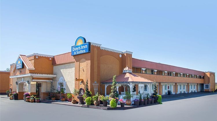 Days Inn & Suites Terre Haute Exterior
