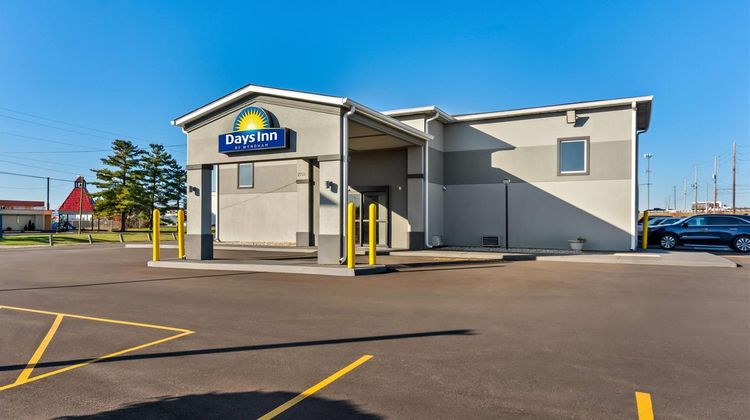 Days Inn Indianapolis East Post Road Exterior