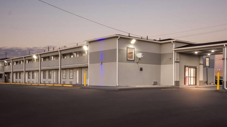 Days Inn Indianapolis East Post Road Exterior