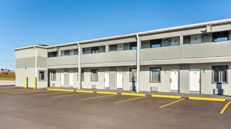 Days Inn Indianapolis East Post Road Exterior