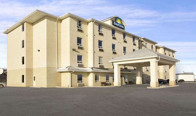 Days Inn Moose Jaw Exterior