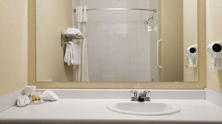 <b>Days Inn Moose Jaw Room</b>. Images powered by <a href="https://iceportal.shijigroup.com/" title="IcePortal" target="_blank">IcePortal</a>.