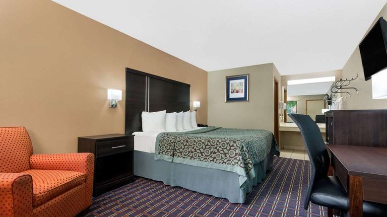 <b>Days Inn Maumee/Toledo Room</b>. Images powered by <a href="https://iceportal.shijigroup.com/" title="IcePortal" target="_blank">IcePortal</a>.