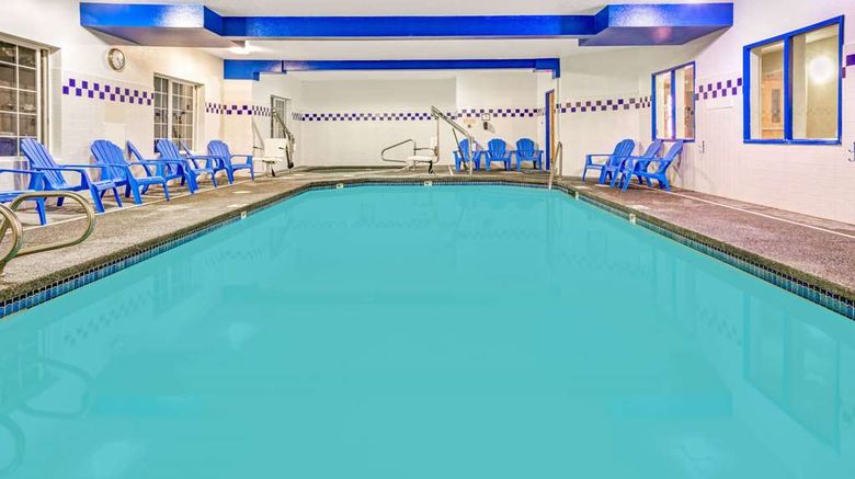 <b>Days Inn & Suites Gresham Pool</b>. Images powered by <a href="https://iceportal.shijigroup.com/" title="IcePortal" target="_blank">IcePortal</a>.