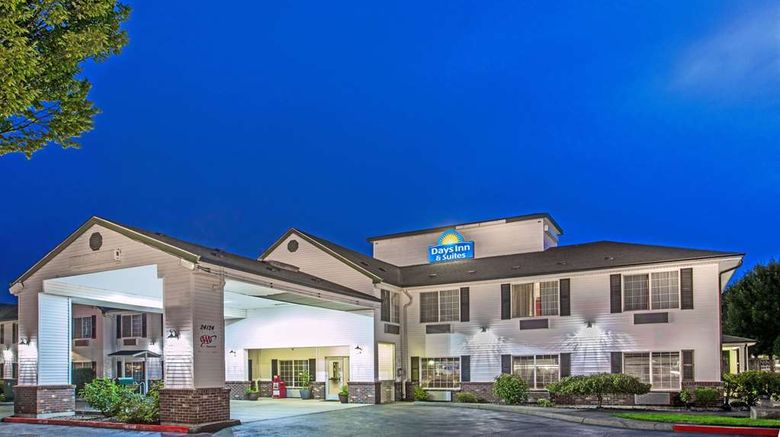 Days Inn  and  Suites Gresham Exterior. Images powered by <a href="https://iceportal.shijigroup.com" target="_blank" rel="noopener">Ice Portal</a>.