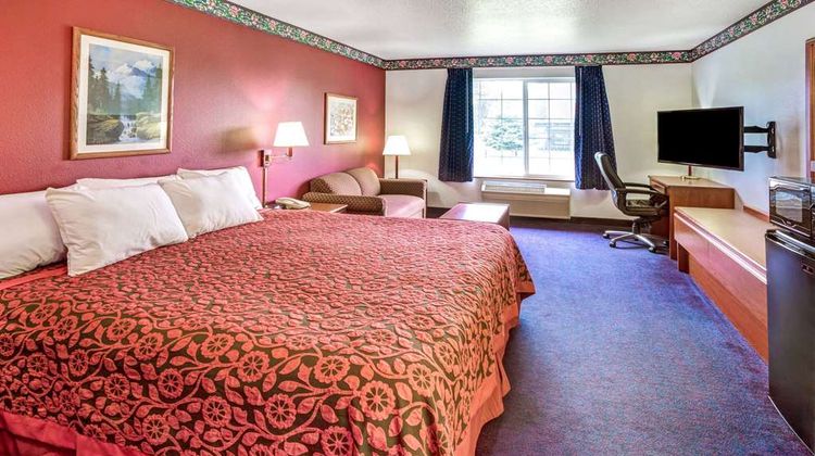 Days Inn & Suites Gresham Suite