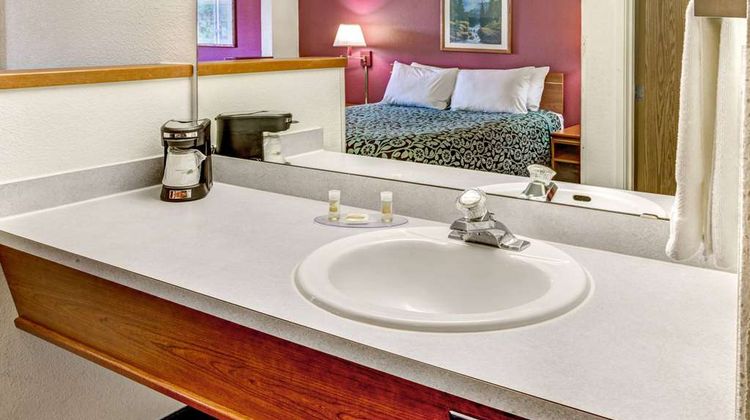 Days Inn & Suites Gresham Room