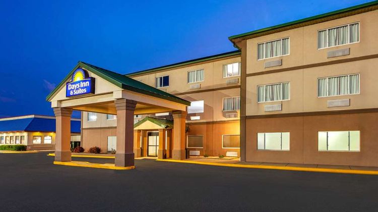 Days Inn & Suites of Morris Exterior